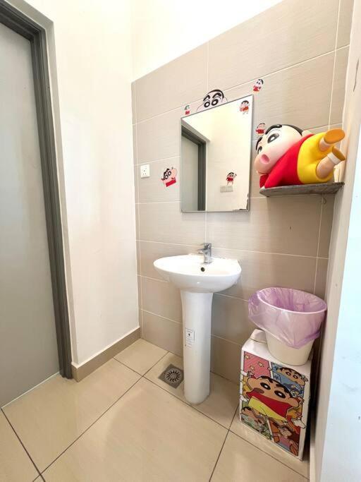 B1610 Austin Height Crayon Shin Chan By * Johor Bahru